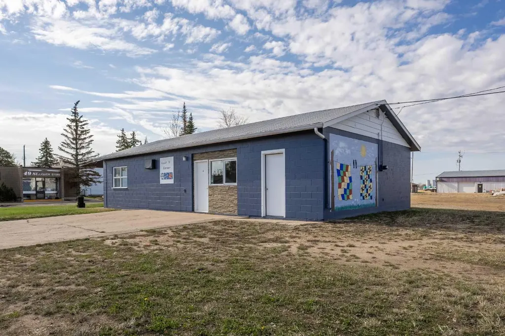 5038 49 Street Daysland AB T0B 0G3
