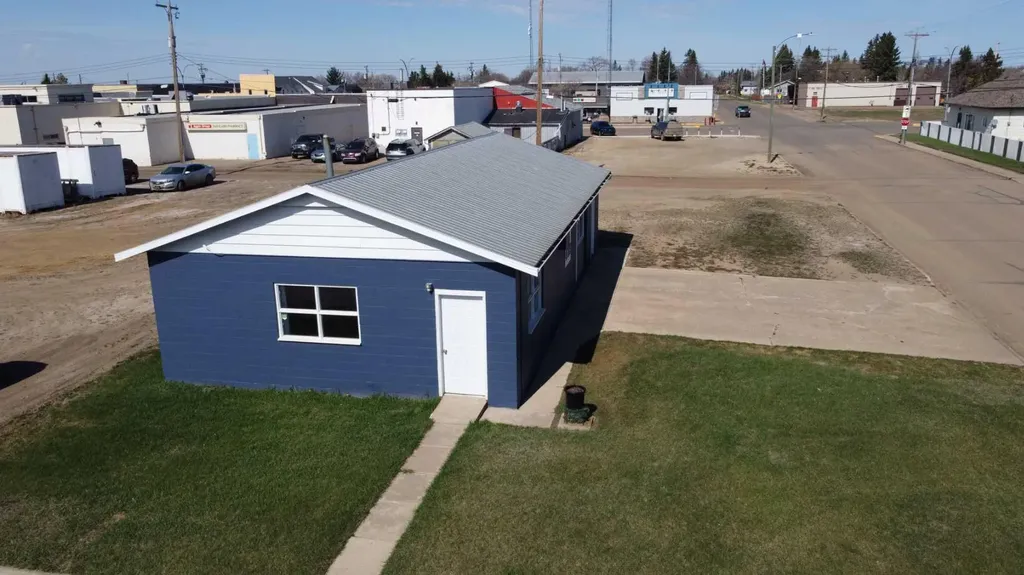 5038 49 Street Daysland AB T0B 0G3