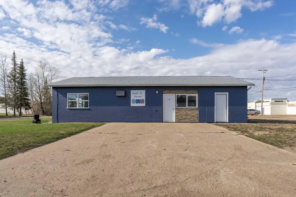 5038 49 Street Daysland AB T0B 0G3