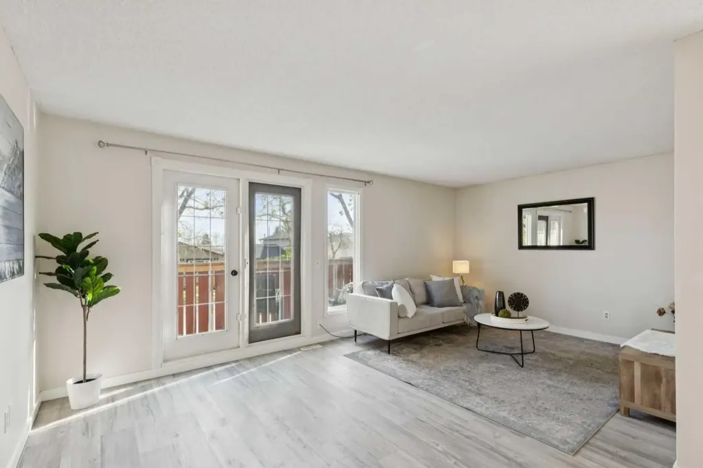 1121 Berkley Drive NW Calgary AB T3K 1S6