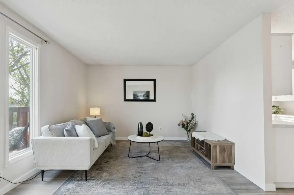 1121 Berkley Drive NW Calgary AB T3K 1S6