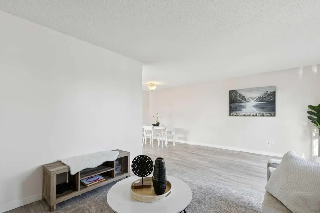 1121 Berkley Drive NW Calgary AB T3K 1S6