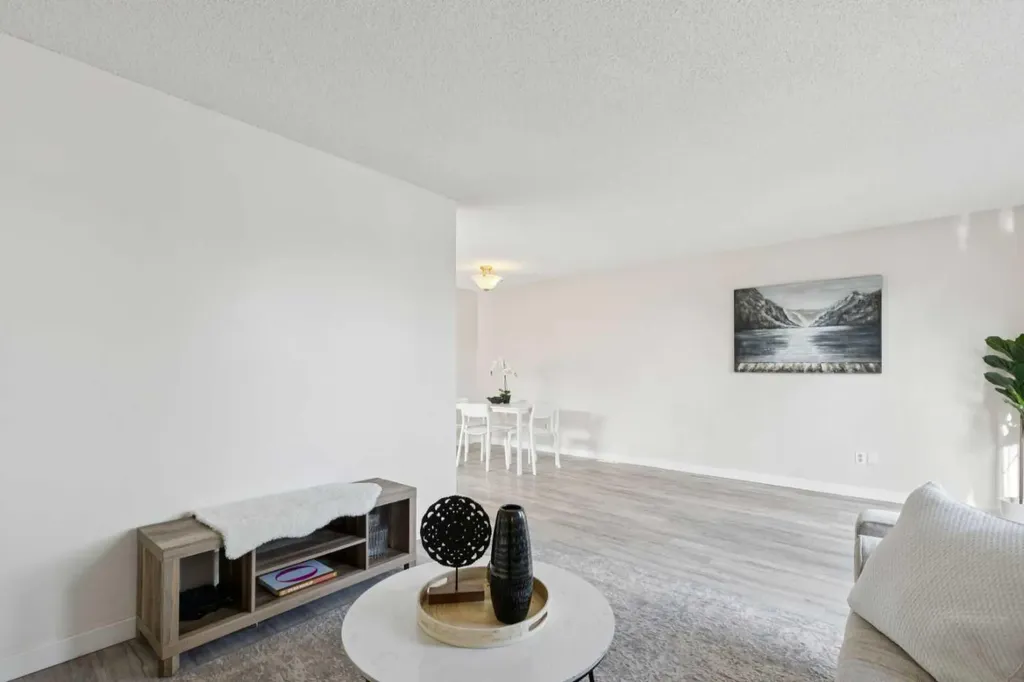 1121 Berkley Drive NW Calgary AB T3K 1S6