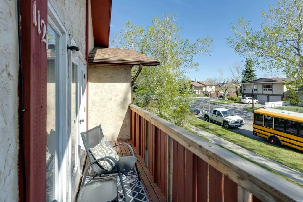 1121 Berkley Drive NW Calgary AB T3K 1S6