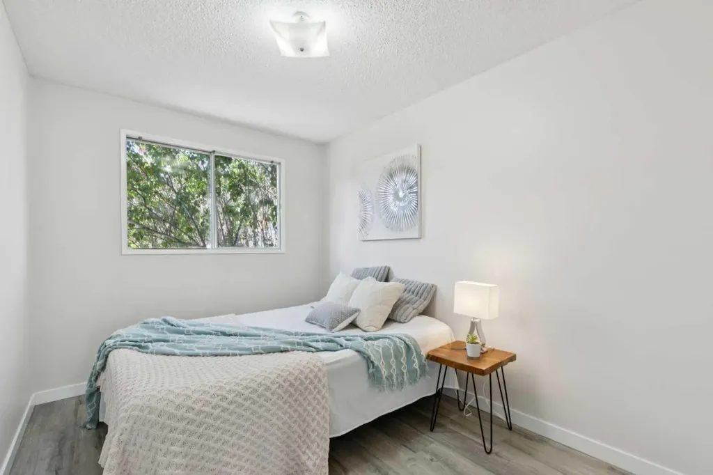 1121 Berkley Drive NW Calgary AB T3K 1S6