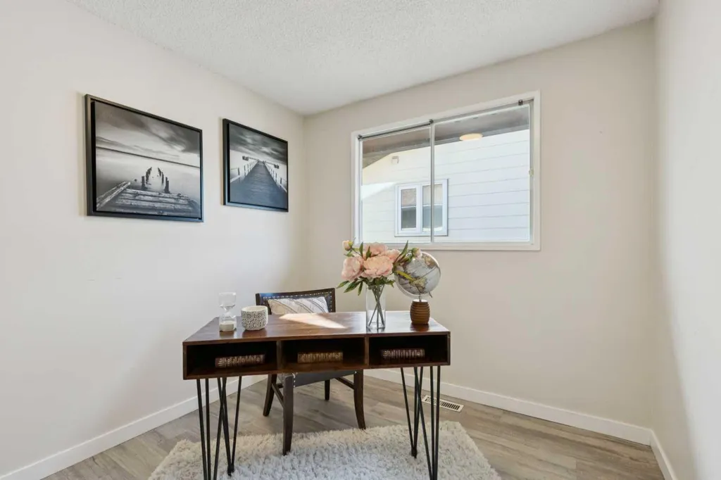 1121 Berkley Drive NW Calgary AB T3K 1S6