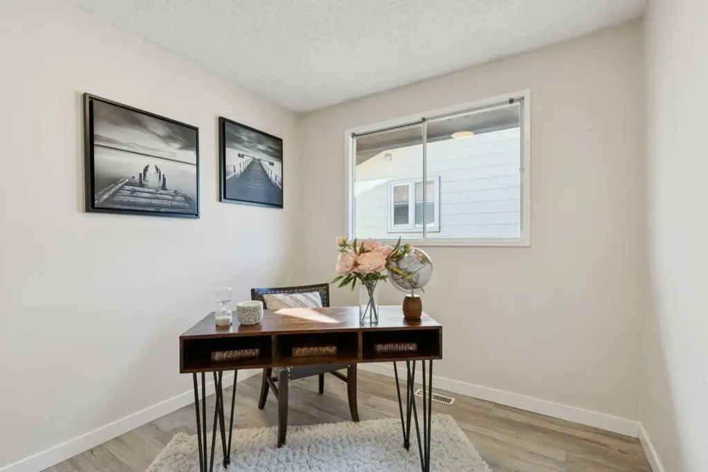 1121 Berkley Drive NW Calgary AB T3K 1S6
