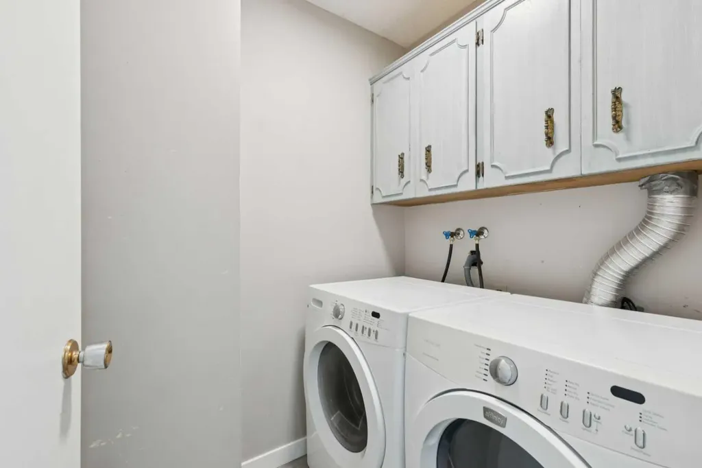 1121 Berkley Drive NW Calgary AB T3K 1S6