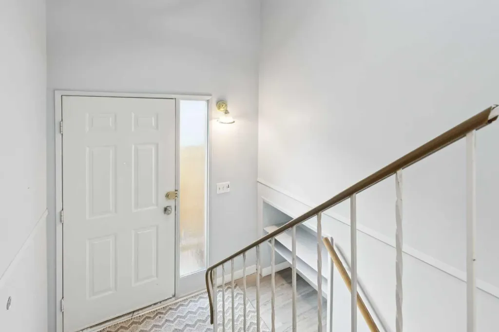 1121 Berkley Drive NW Calgary AB T3K 1S6