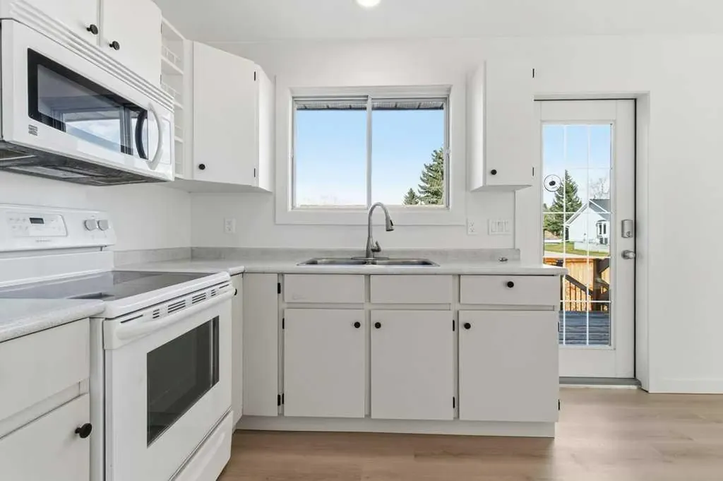 5344 37a Street Innisfail AB T4G 1E5