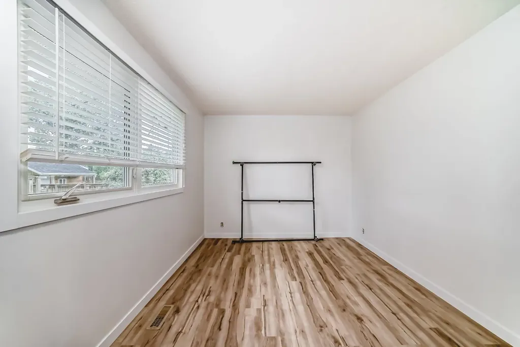 2516 20 Street Nanton AB T0L1R0