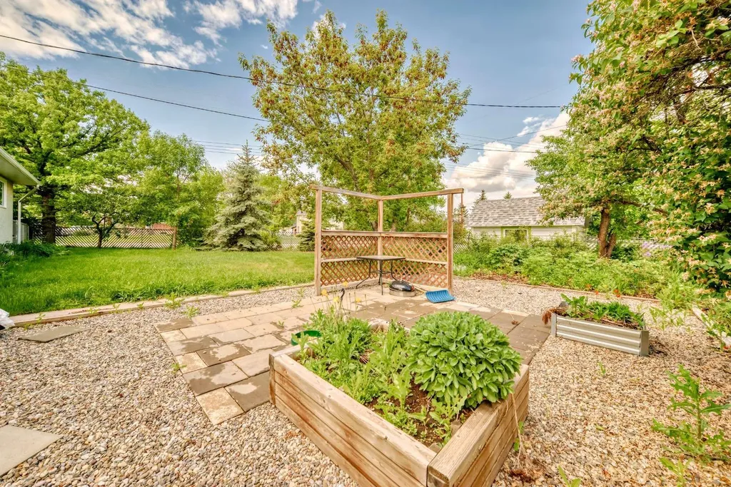 2516 20 Street Nanton AB T0L1R0