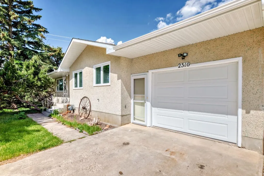 2516 20 Street Nanton AB T0L1R0
