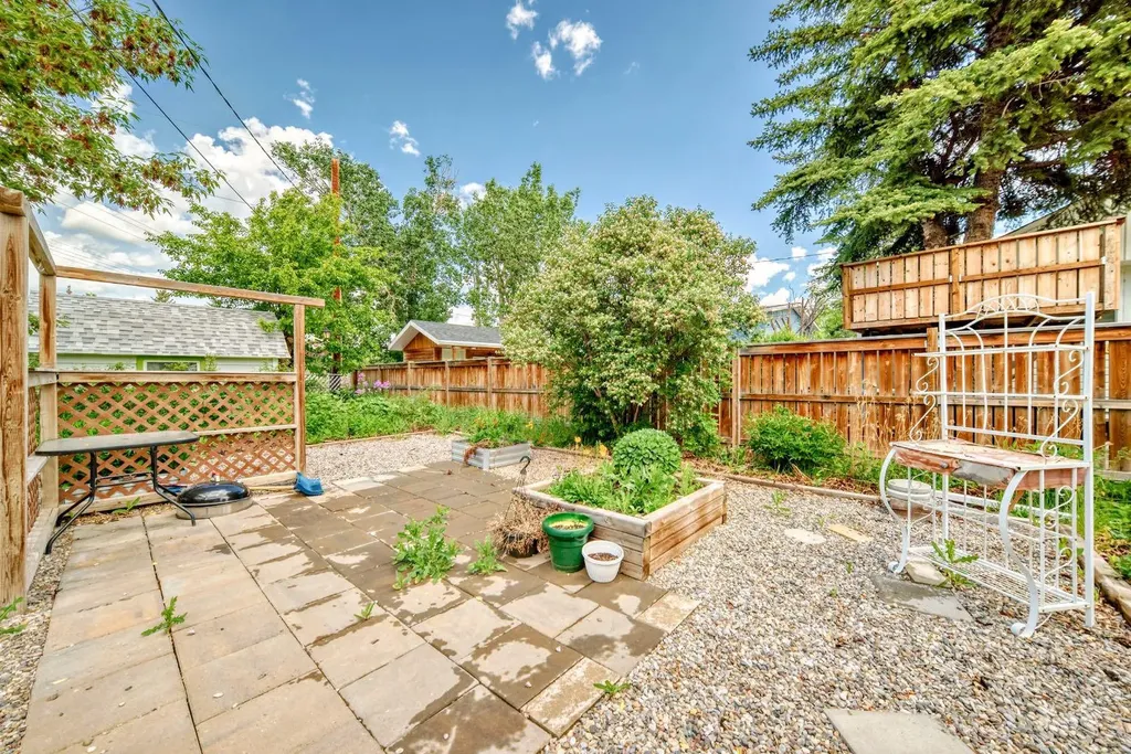 2516 20 Street Nanton AB T0L1R0