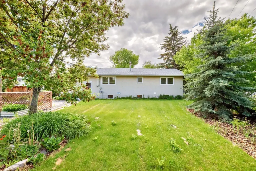 2516 20 Street Nanton AB T0L1R0