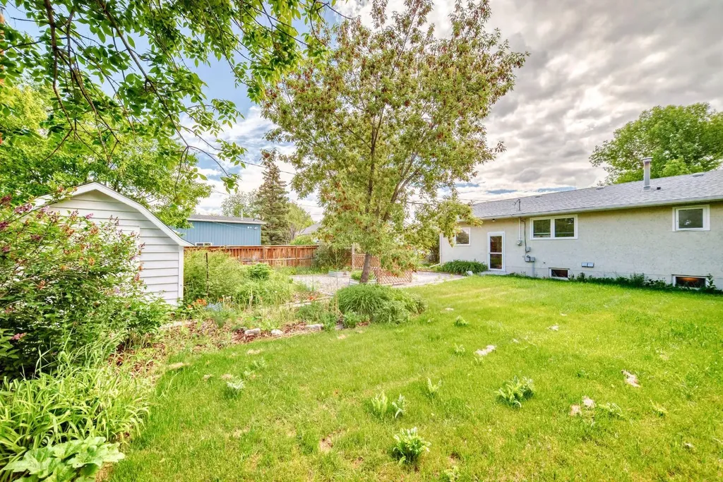 2516 20 Street Nanton AB T0L1R0