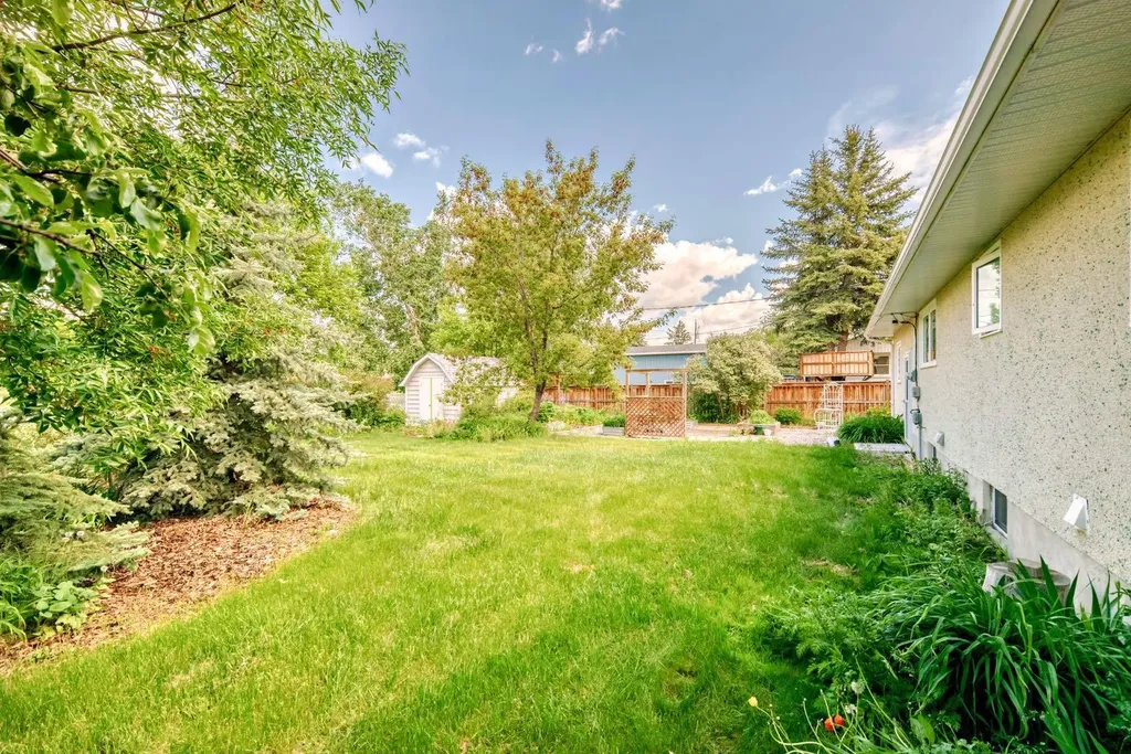 2516 20 Street Nanton AB T0L1R0