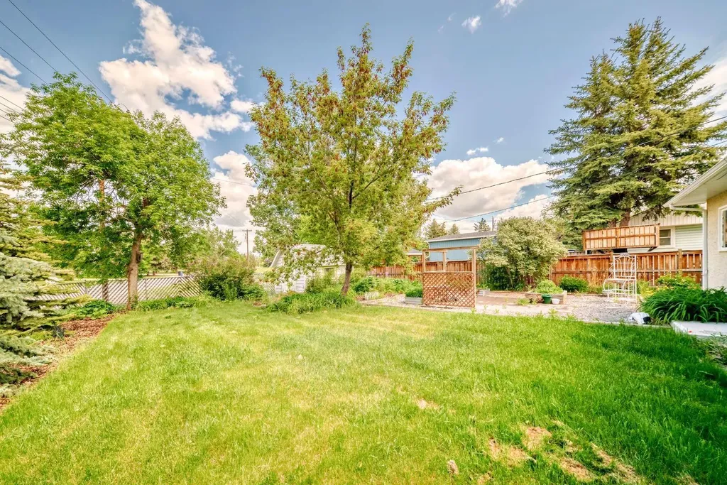 2516 20 Street Nanton AB T0L1R0