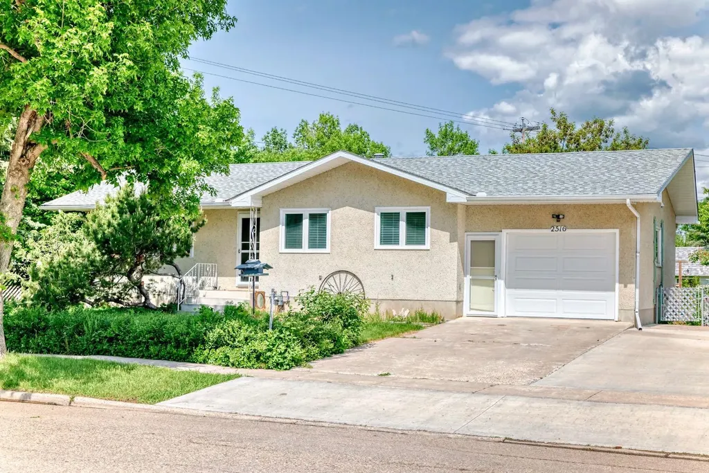 2516 20 Street Nanton AB T0L1R0