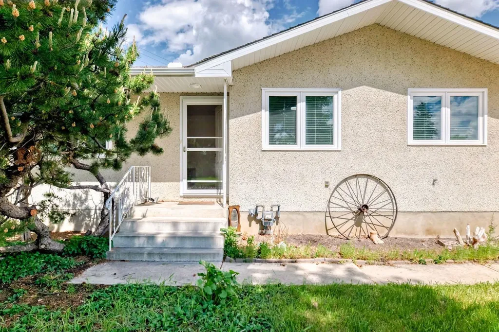 2516 20 Street Nanton AB T0L1R0