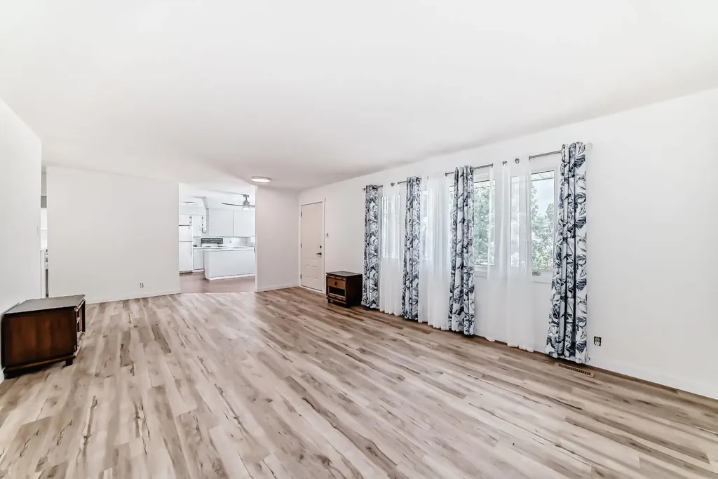 2516 20 Street Nanton AB T0L1R0
