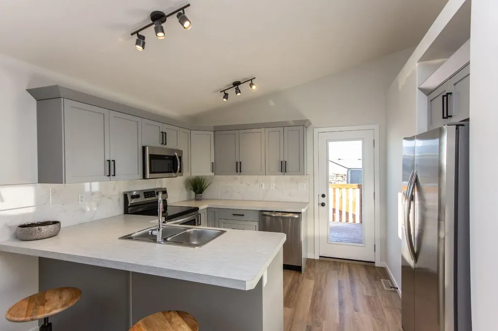 5 Beacon Hill Drive Sylvan Lake AB T4S 0S9