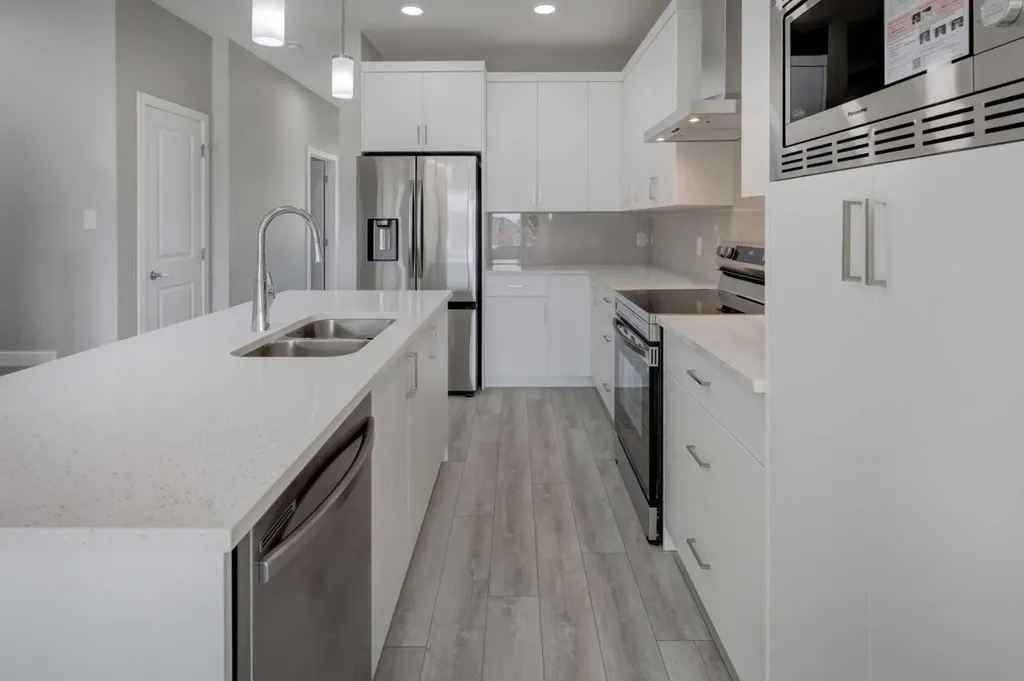 51 Lewisburg Manor NE Calgary AB T3P 2N7