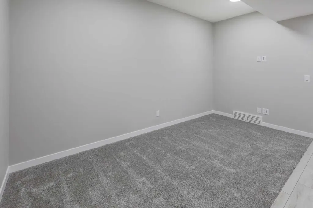 51 Lewisburg Manor NE Calgary AB T3P 2N7
