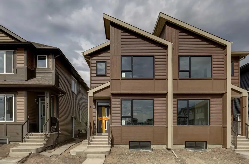 51 Lewisburg Manor NE Calgary AB T3P 2N7