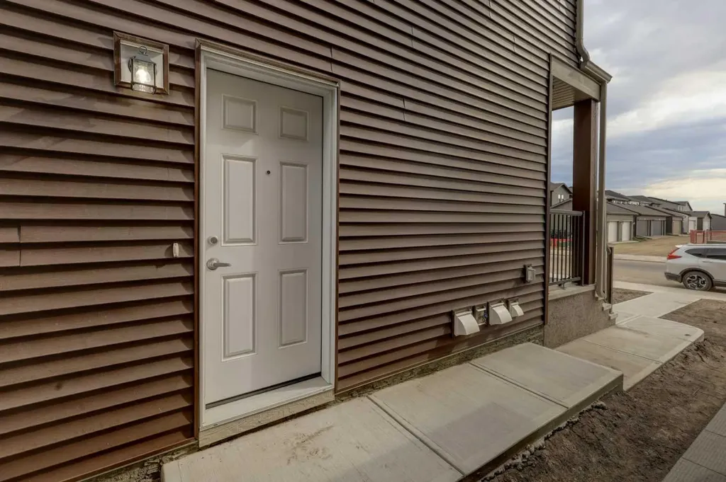 51 Lewisburg Manor NE Calgary AB T3P 2N7