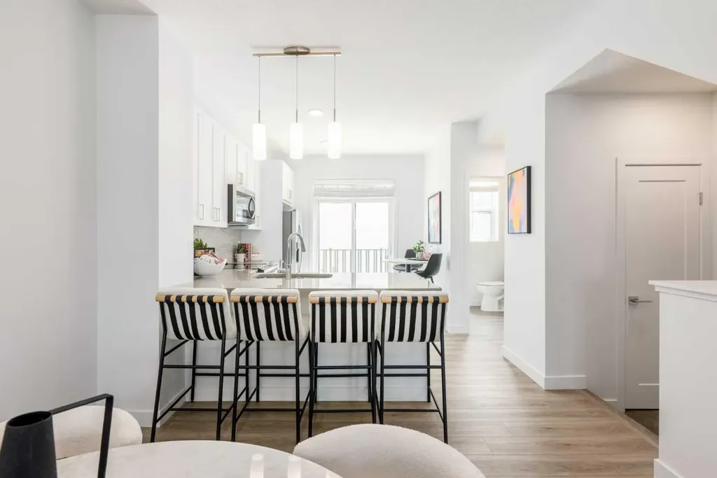 1506 Rangeview Drive SE Calgary AB T3S 0P8