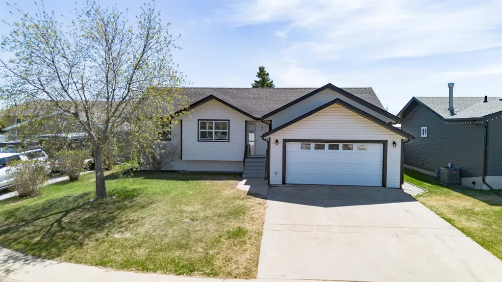 6207 39 Avenue Close Stettler AB T4K 1G1