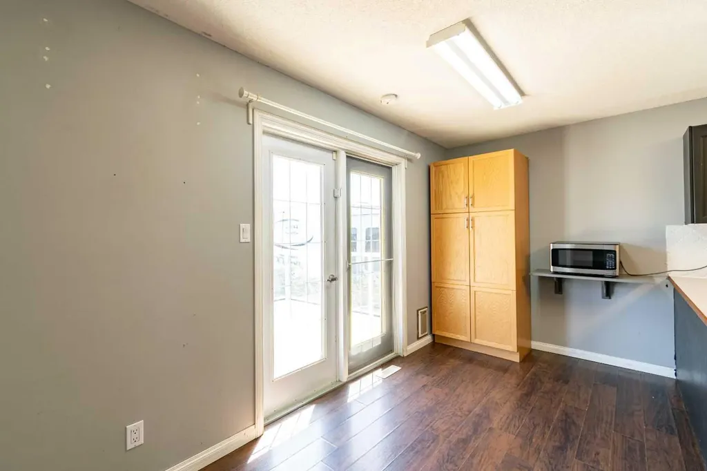 6207 39 Avenue Close Stettler AB T4K 1G1