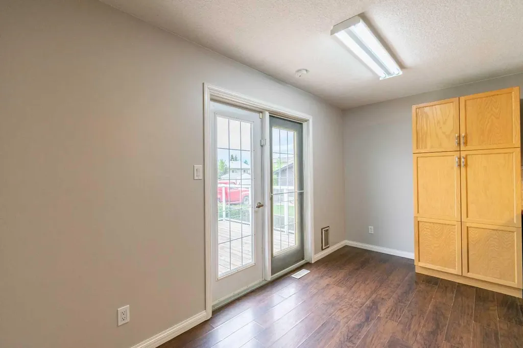 6207 39 Avenue Close Stettler AB T4K 1G1