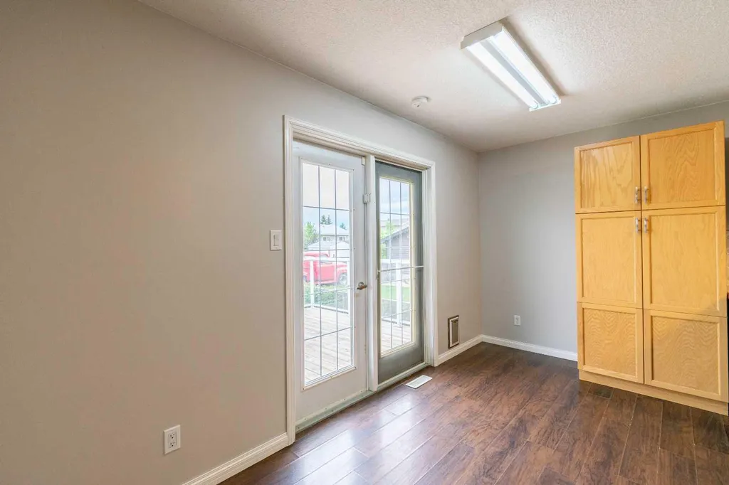 6207 39 Avenue Close Stettler AB T4K 1G1