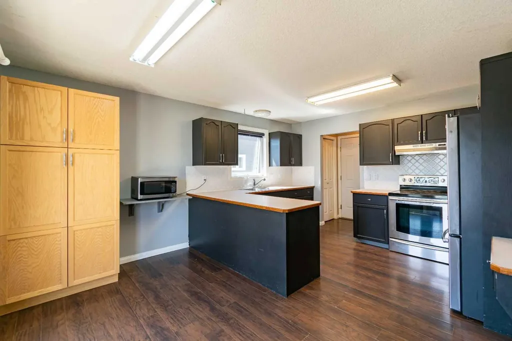 6207 39 Avenue Close Stettler AB T4K 1G1
