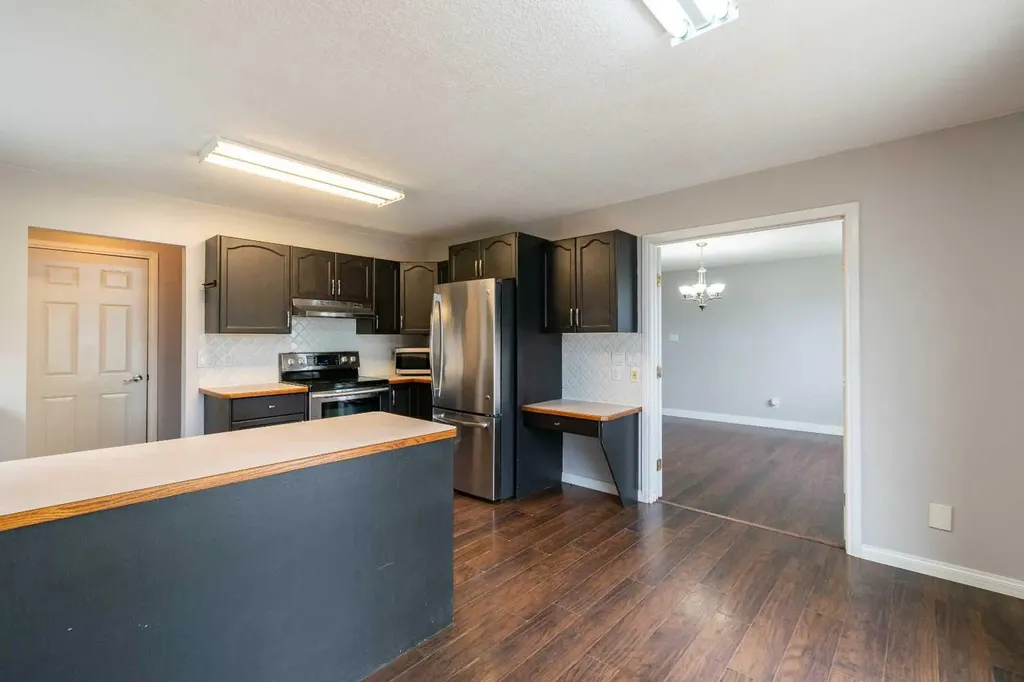6207 39 Avenue Close Stettler AB T4K 1G1