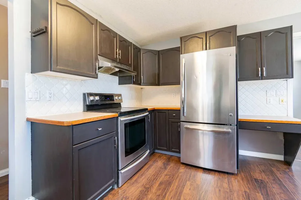 6207 39 Avenue Close Stettler AB T4K 1G1