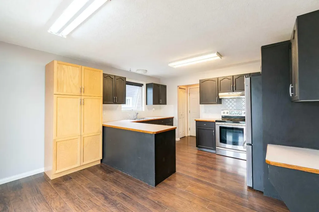 6207 39 Avenue Close Stettler AB T4K 1G1