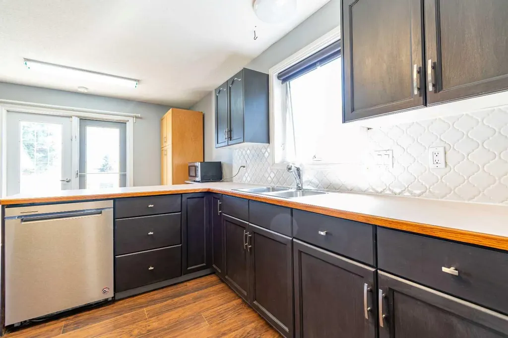 6207 39 Avenue Close Stettler AB T4K 1G1
