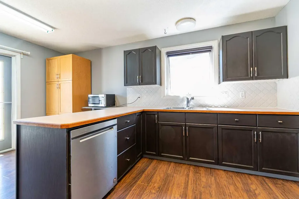 6207 39 Avenue Close Stettler AB T4K 1G1
