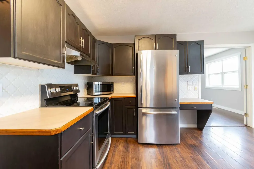 6207 39 Avenue Close Stettler AB T4K 1G1