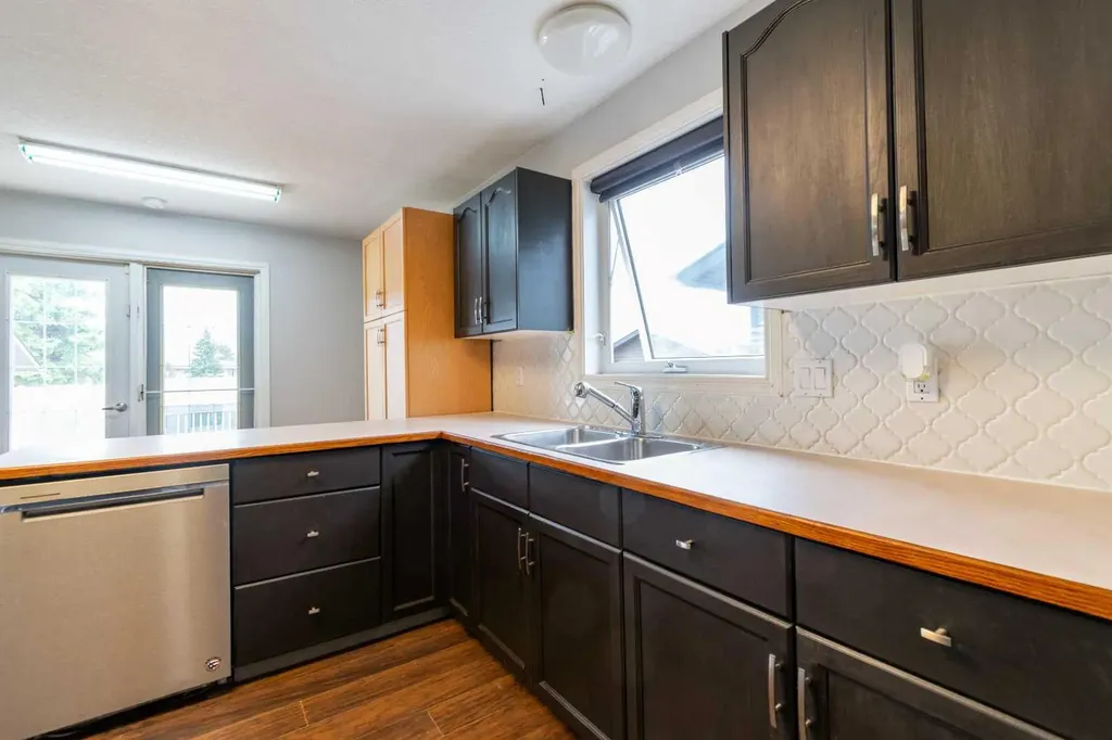 6207 39 Avenue Close Stettler AB T4K 1G1