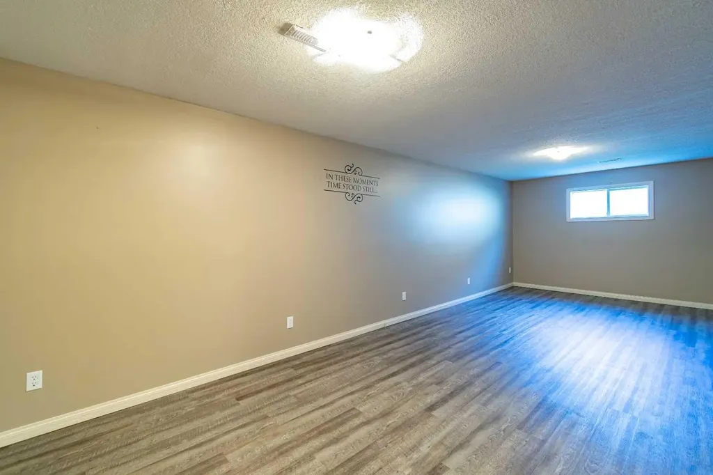 6207 39 Avenue Close Stettler AB T4K 1G1