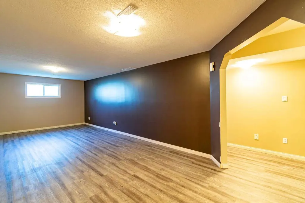 6207 39 Avenue Close Stettler AB T4K 1G1