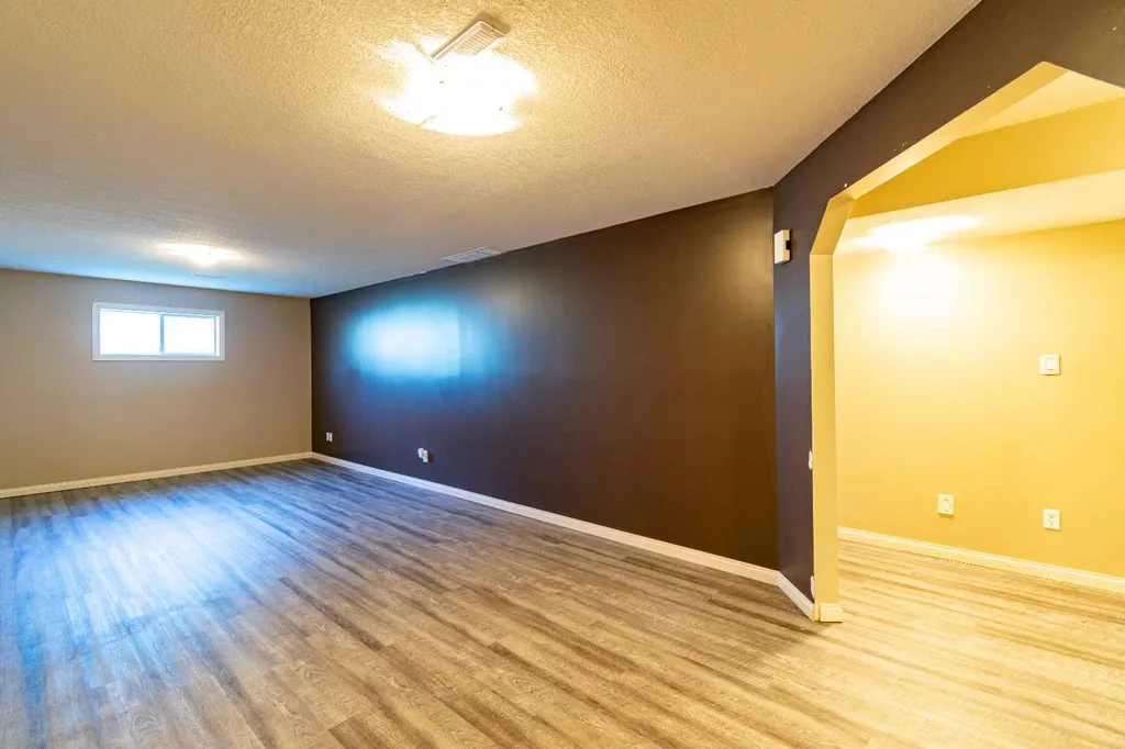 6207 39 Avenue Close Stettler AB T4K 1G1