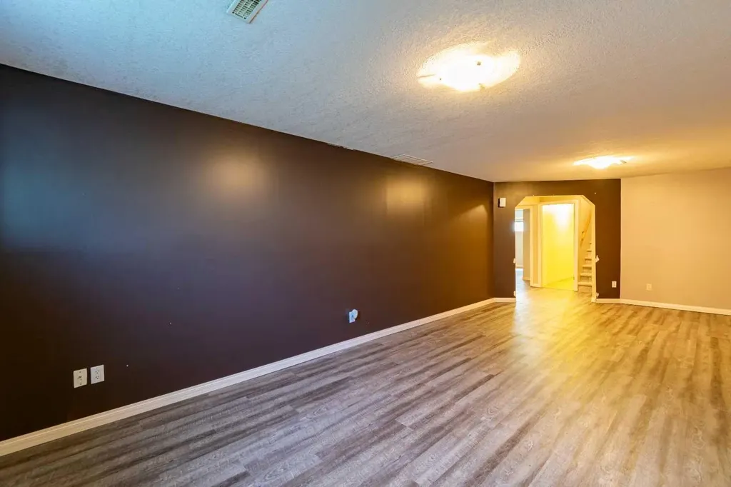6207 39 Avenue Close Stettler AB T4K 1G1