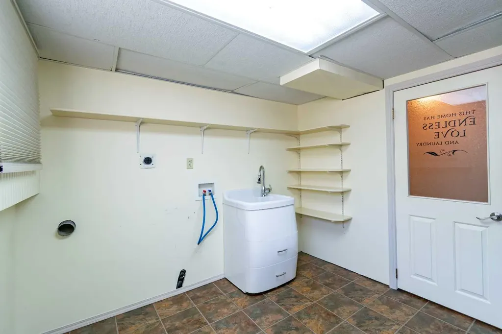 6207 39 Avenue Close Stettler AB T4K 1G1