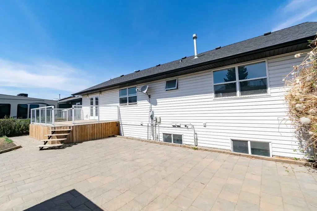 6207 39 Avenue Close Stettler AB T4K 1G1
