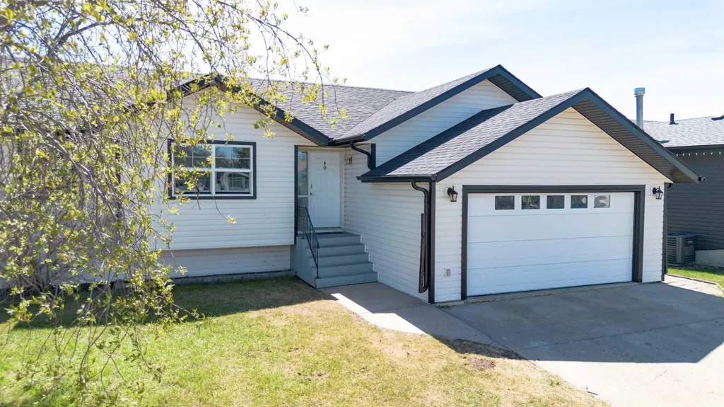 6207 39 Avenue Close Stettler AB T4K 1G1